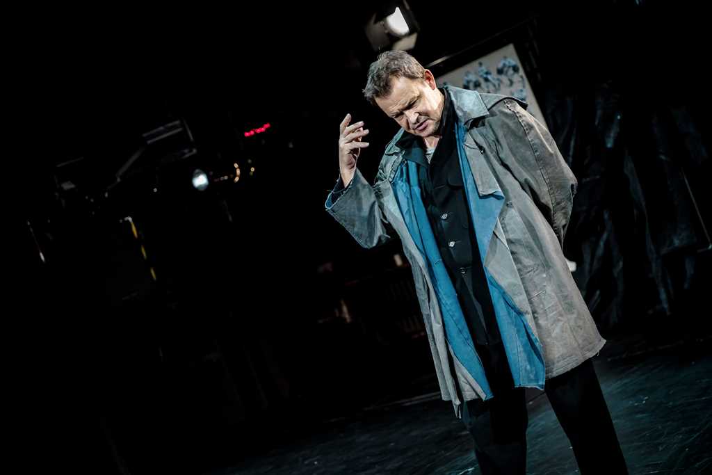Jan Frycz (Antonio) w „BURZY Williama Szekspira” w reżyserii Pawła Miśkiewicza. Premiera w Teatrze Narodowym 1 grudnia 2018. Fot. Krzysztof Bieliński