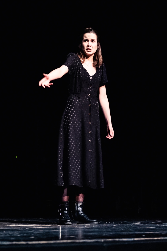 Lidia Pronobis w monologu Porcji z „Kupca weneckiego” podczas konkursu MODJESKA CALLING w Teatrze Polskim w Poznaniu. Fot. Marek Zakrzewski Lidia Pronobis w monologu Porcji z „Kupca weneckiego” podczas konkursu MODJESKA CALLING w Teatrze Polskim w Poznaniu. Fot. Marek Zakrzewski