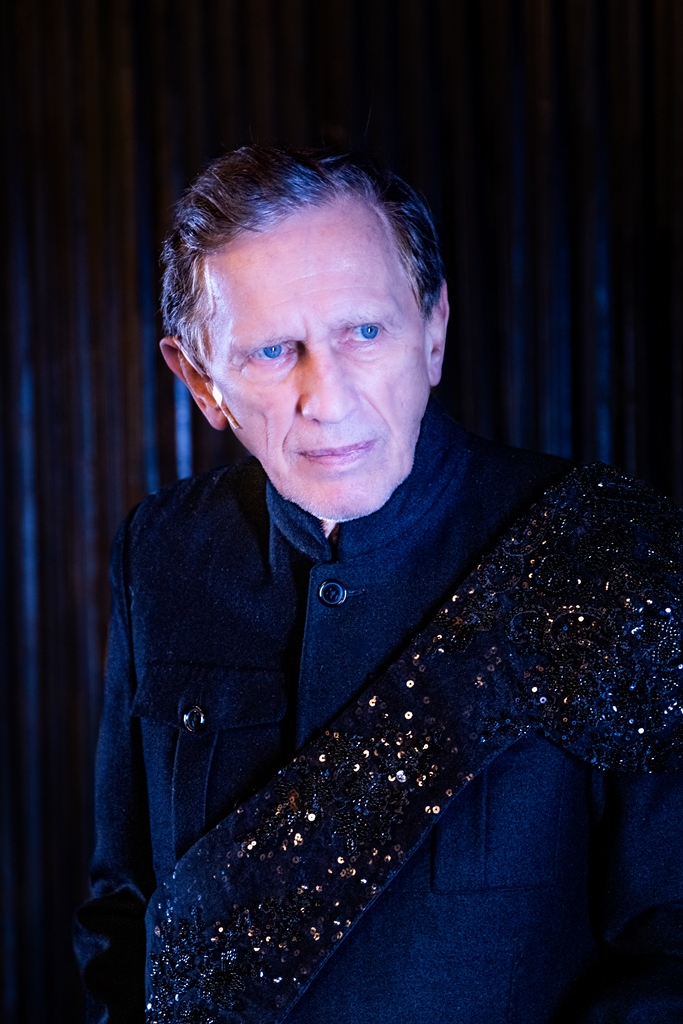 Jan Englert (Lear, król Brytanii) w KRÓLU LEARZE Williama Shakespeare’a w reż. Grzegorza Wiśniewskiego. Fot. Marta Ankiersztejn Jan Englert (Lear, król Brytanii) w KRÓLU LEARZE Williama Shakespeare’a w reż. Grzegorza Wiśniewskiego. Fot. Marta Ankiersztejn