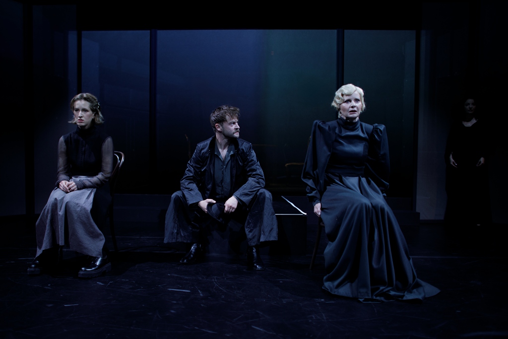 Hanna Wojtóściszyn (Hanka), Kamil Mrożek (Zbyszko Dulski), Małgorzata Kożuchowska (Pani Dulska). Fot. Tobiasz Papuczys 