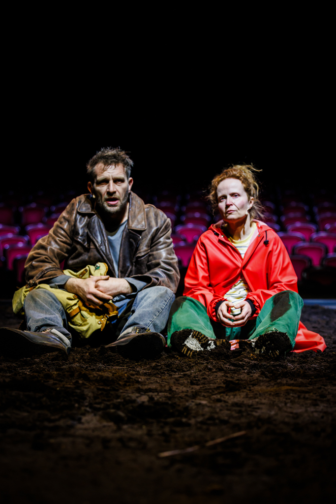 Karol Pocheć (Boros), Dominika Kluźniak (Janina Duszejko). Fot. Przemysław Jendroska