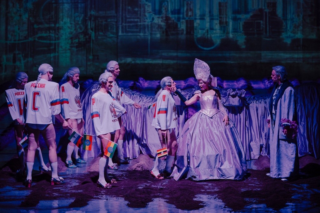 Kamil Mrożek, Robert Jarociński, Mateusz Kmiecik, Marcin Przybylski, Paweł Paprocki –  Dyplomaci, Paweł Tołwiński (Marszałek de Ligne), Danuta Stenka (Katarzyna), Oskar Hamerski (Kniaź Patiomkin). Fot. Karolina Jóźwiak 